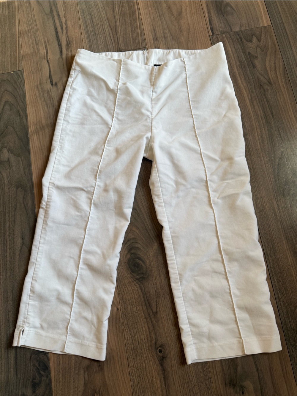 Y2K Size 7 White Capris
